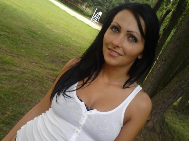 Beautiful Polish webcam babe out for a stroll in the park; Amateur Babe Non Nude 