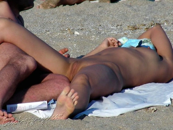 Cunts on Beach - Hot beach girl has the amazing body and she loves the thrill of flashing off her body in public!; Amateur Beach 