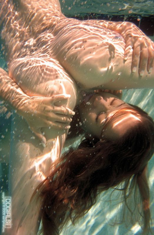 under water; Babe Lesbian 