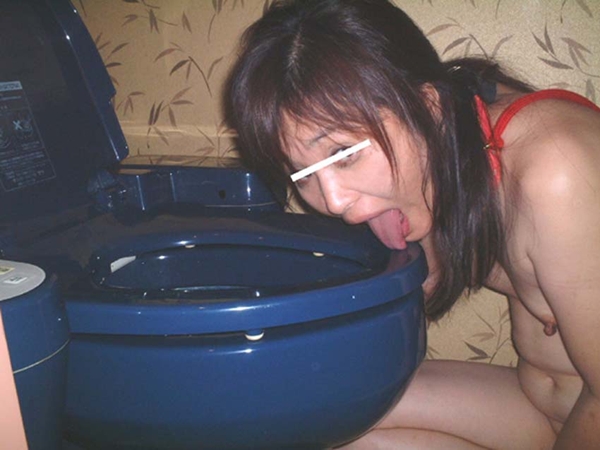 Asian licking blue toilet bowl; Fetish Piss 