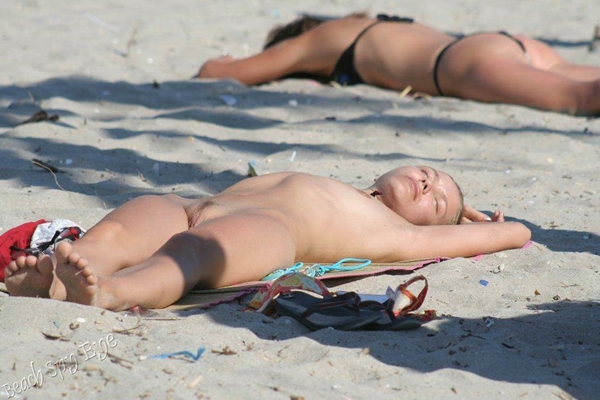 Cunts on Beach - Milfs on the beach have perfect slits and all I can think about is having sex with their in public.; Amateur Beach 