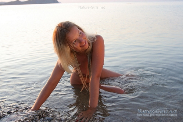 Nudist Beach Girl - Public Beach Fucking; Amateur Beach 