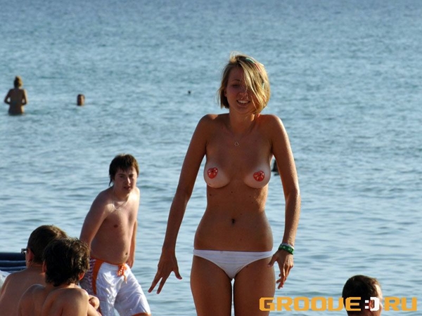 Pussy on Beach - Bare Tits On The Beach; Amateur Beach 