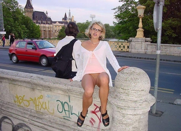 Sitting Upskirt Upskirt Action; Amateur Public 