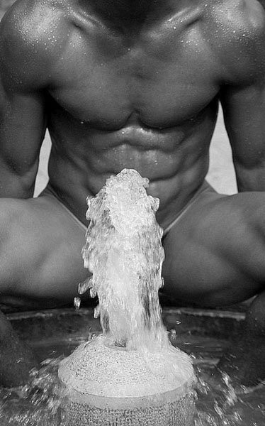 Fountain.; Men 