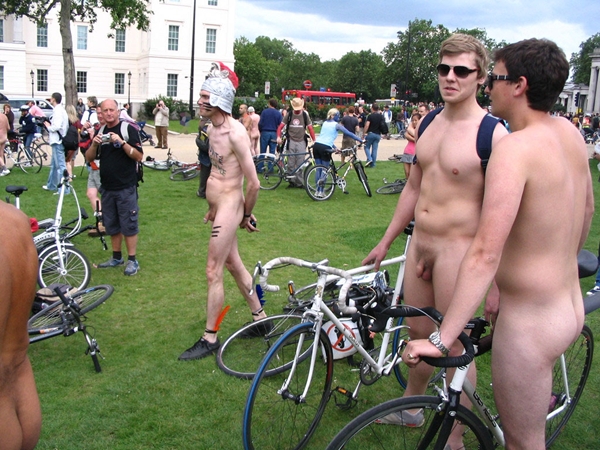 Cunts on Public - Naked In Public; Amateur Public 