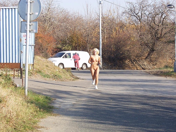 Hot Chicks Flashing - Outdoors Wmv; Amateur Public 