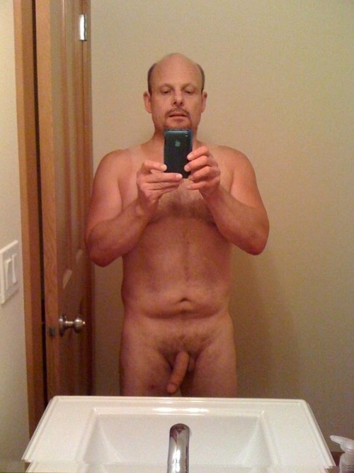 naked cell phone pic; Amateur Men 