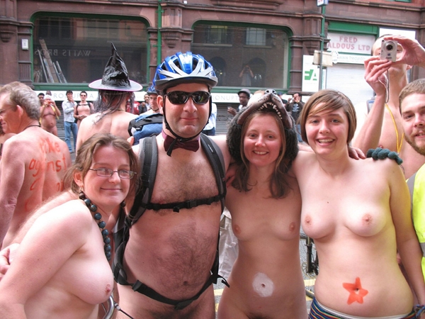 Cunts on Public - Naked In Public; Amateur Public 